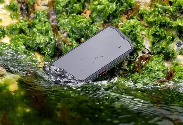 "Điện thoại chống nước" - An tâm hơn trước rủi ro, cần hiểu rõ Chuẩn IP và sử dụng cẩn trọng!