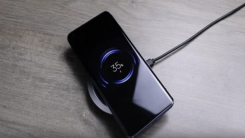 Điện thoại có sạc không dây: Công nghệ tiện lợi không cần cắm cáp