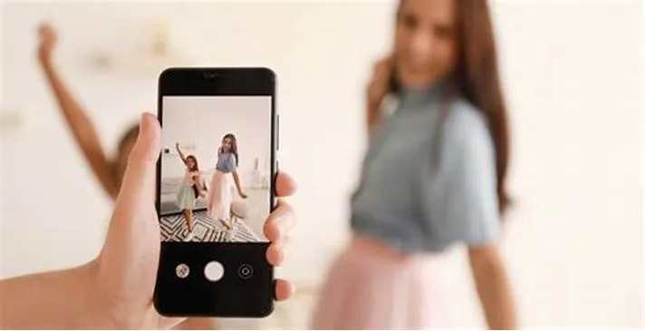 Các Thương hiệu/Dòng máy nổi bật về khả năng Quay Video (Cuối 2024 - Đầu 2025)